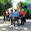 Kv�li vypu�t�n� naft�, kter� hrozila zne�istit Merboltock� potok, museli p�ijet hasi�i z Verne�ic a �esk� Kamenice, a tak� Policie