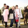 J (Hana Kuerov, starostka) a sprvce merboltick farnosti Marcel Hrub v Brn pi nvtv papee 2009