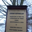 Strom republiky jsme zasadili v roce 1998 s d�tmi a turistick�m krou�kem, l�pa sice nen� prohl�ena pam�tn�m stromem, ale u� j� je 20 let a d�ti u� jsou dosp�l�