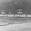 Rok 1968, �esk� L�pa, dnes ji� zbo�en� d�m na rohu Hrn���sk� a M�nesovy ulice