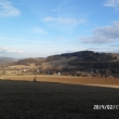 Bo�� muka pod zaje��m vrchem, vesnice, zvonice, v pozad� Str�n� vrch