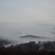 27.12.2015 pohled do n��iny z 'Janu�kova' pole, u n�s naho�e je kr�sn�, dole mlha
