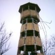 Hotov� rozhledna na Str�n�m vrchu p�i slavnostn�m otev�en� v listopadu 2006