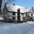 N� d�m z druh� strany,  (vlevo pam�tn� l�pa)